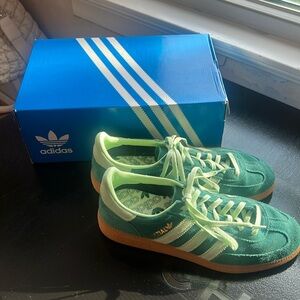 Green Spezial Adidas size 9 Women’s